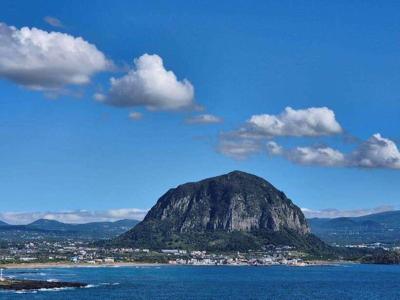 Jeju: Private Tour with an English Guide and a Vehicle - Key highlights to look for
