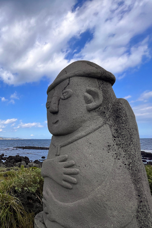 Jeju: West of Jeju Island Bus Tour from Seogwipo City - O’sulloc Green Tea Museum and Innisfree: tea, views, and a shop stop