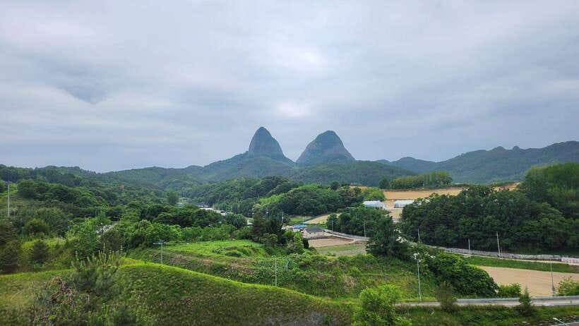 Jeonju: Essence of Jeonju, Hanok Village & Maisan Mountain - Tapsa Buddhist Temple: Quiet Beauty With Real Visual Payoff