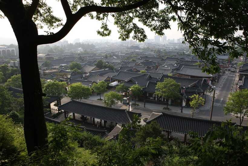 Jeonju: Essence of Jeonju, Hanok Village & Maisan Mountain - Jeonju Hanok Village: Where Joseon-Era Details Become Clear
