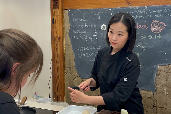 Kimchi class with Chef Hakyung near Gyeongbokgung place - Landmark time: Gyeongbokgung Palace, Cheongwadae Sarangchae, and The Blue House
