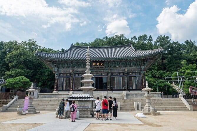 Korea Temple & Starfield Library Gangnam K-BBQ - Gangnam Style horse statue: quick fun, quick context
