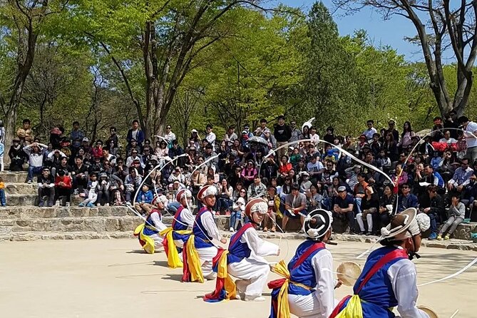 Korean Folk Village Afternoon Half day Tour - Inside the Grounds: 99-Room House, Ordinary Homes, and the Market