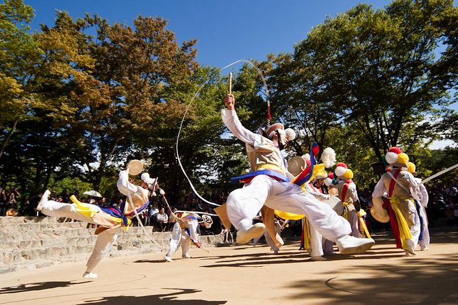 Korean Folk Village and Suwon Hwaseong Fortress Day Tour(EG Tour) - Suwon Nammun Market: free time with real food energy