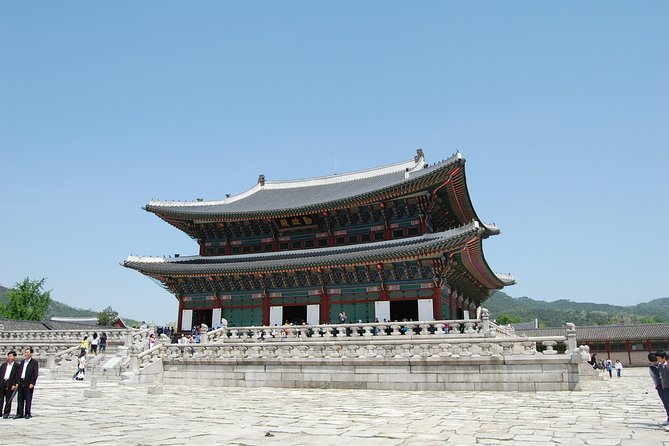 Korean Heritage Tour: Palaces and Villages of Seoul Including Gyeongbokgung Palace - Start Strong: Hotel Pickup and the Blue House Drive-By