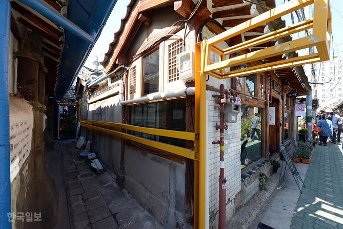 Korean History & Heritage Tour - Kwangjang Market street food, and how to shop smarter