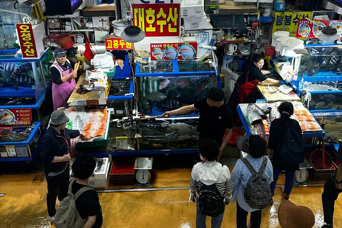 Korean Market Adventure with Chef Yie - Noryangjin Fish market - Chef Yie’s role: translate the market into smart choices