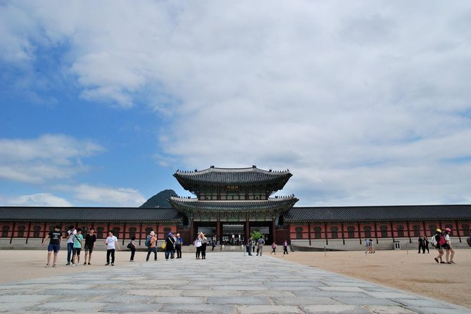 Korean Palace and Market Tour in Seoul Including Insadong and Gyeongbokgung Palace - Insadong Antique Alley: Where Korean Crafts and Old-School Style Still Matter
