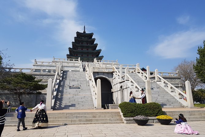 Korean Palace and Market Tour in Seoul Including Insadong and Gyeongbokgung Palace - The Ginseng Center and Lunch Stop: A Midday Reset You Should Use Well