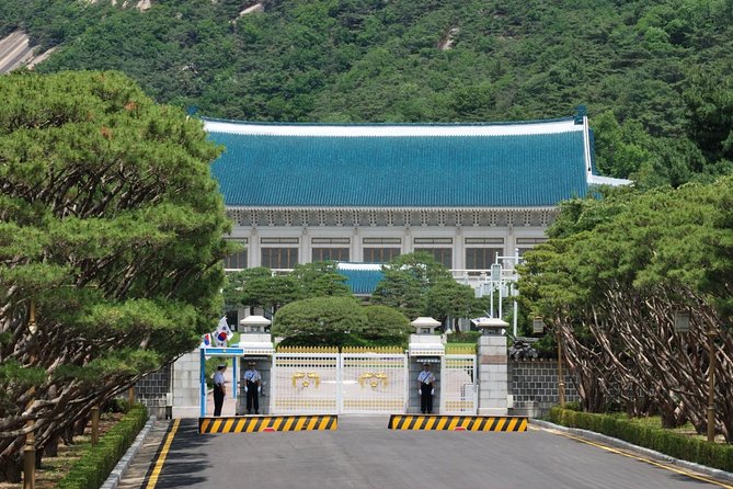 Korean Palace and Market Tour in Seoul Including Insadong and Gyeongbokgung Palace - Gyeongbokgung Palace and the National Folklore Museum: Start With the Big Story