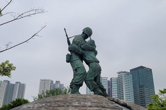 Korean War Memorial Private Guided Tour - The story line you’ll follow: liberation to armistice, then the DMZ connection