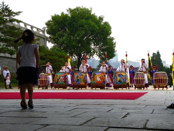 Layover Tour for essential Seoul City & Gourmet tour(Incl. Lunch) - Gyeongbokgung Palace and Royal Guard moments