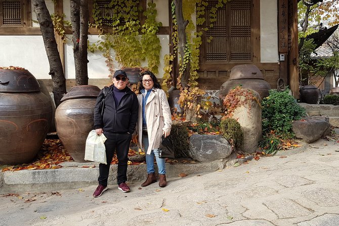 Layover Tour for essential Seoul City & Gourmet tour(Incl. Lunch) - Bukchon Hanok Village, Folk Museum, and Baek In-je’s House