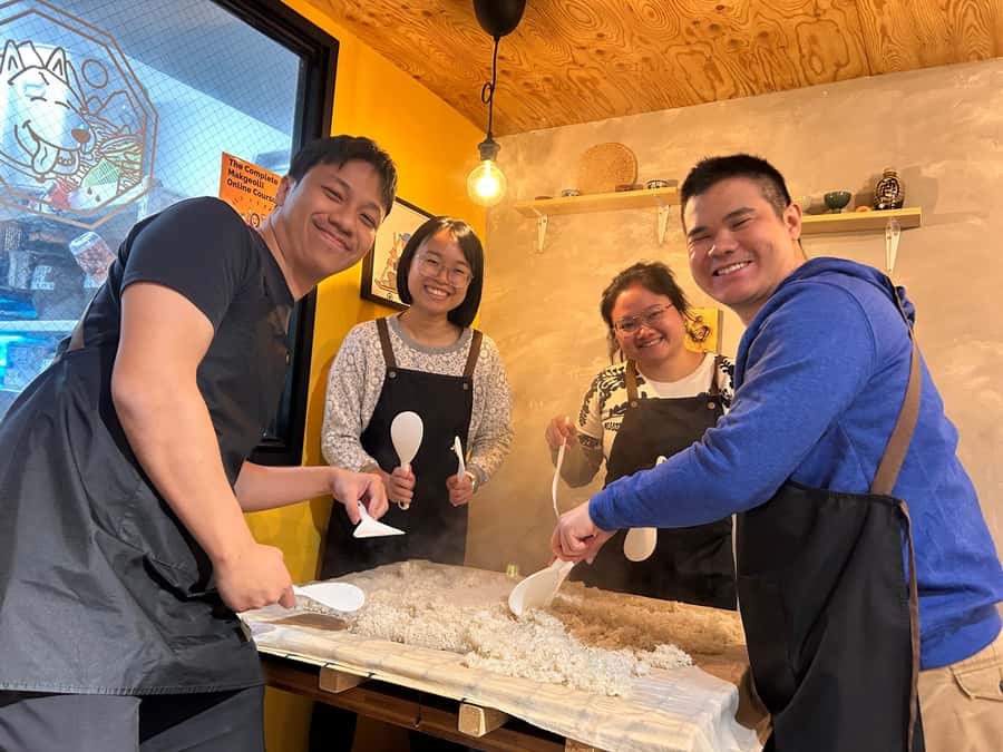 Learn and Craft Makgeolli in a Traditional Brewery - The tasting session: craft vs commercial makgeolli