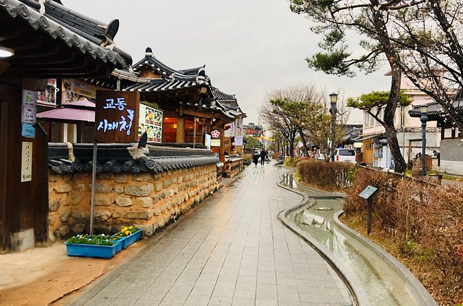 Maisan Cherry Blossom and Jeonju Hanok Village - Jeonju Hanok Village With 800+ Traditional Houses