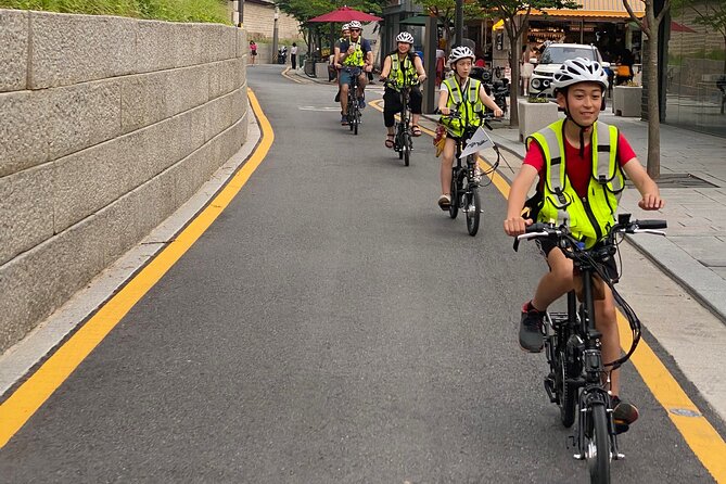Market Food Tour & Evening E-bike Ride in Seoul - How the golden-hour timing makes Seoul feel less hectic
