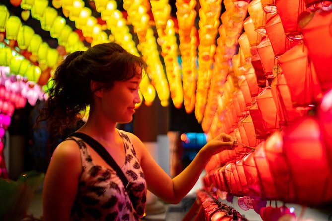 Market Food Tour & Evening E-bike Ride in Seoul - Cheonggyecheon Stream: start with a calm, photo-friendly Seoul