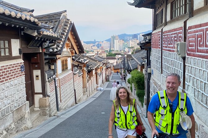 Market Food Tour & Evening E-bike Ride in Seoul - Royal gates and plazas: Gyeongbokgung and Changdeokgung in one flow