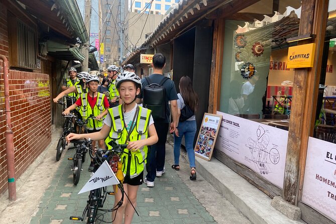 Market Food Tour & Evening E-bike Ride in Seoul - Ikseon-dong Hanok Street: the stop that feels like a date
