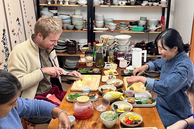 Master Korean traditional cooking with a Kimchi chef - From Jegi-dong Market to a Home Kitchen, the real point is the flow