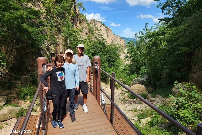 One-Day Tour for stunning Mt.Seoraksan from Seoul - Seoraksan National Park: Your First Hour in the Wild
