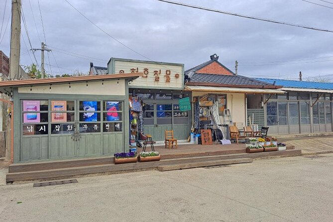 Pohang One day city Tour : Home town Cha cha cha Drama Locations - Lunch at a Korean buffet with vegan menus, so you do not burn out