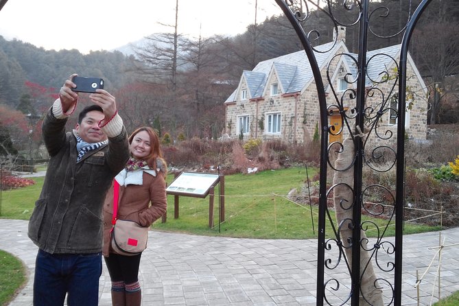 Private day tour Korea(Seoul trip) with Professional Photographer - Pick 1 of 4 full-day zones from Seoul
