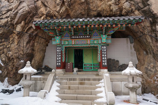 Private Hiking tour to Bukhansan Peak(Baegundae: 836.5m) with Mountain Expert - Four Seasons in One National Park: When to Go for the Best Day