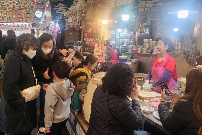 Private Seoul City Tour Palace, village, temple, market - Bukchon Hanok Village in hanbok, then Ikseon-dong’s modern edge