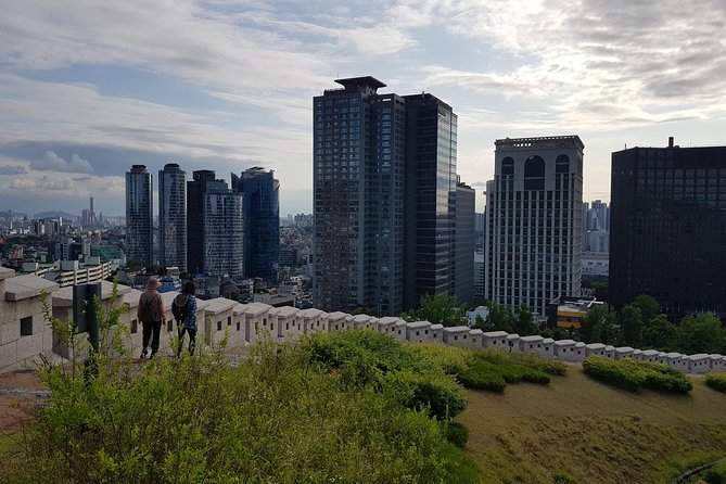 Private Seoul Wall Trekking [Inwangsan, Bugaksan, Naksan Park, N-Seoul Tower] - Traditional Korean lunch: a real reset after the uphill work