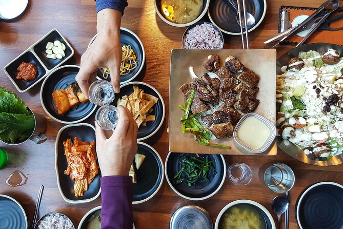Private tour guide service in Seoul, Korea - Insadong-gil antiques and the art of wandering