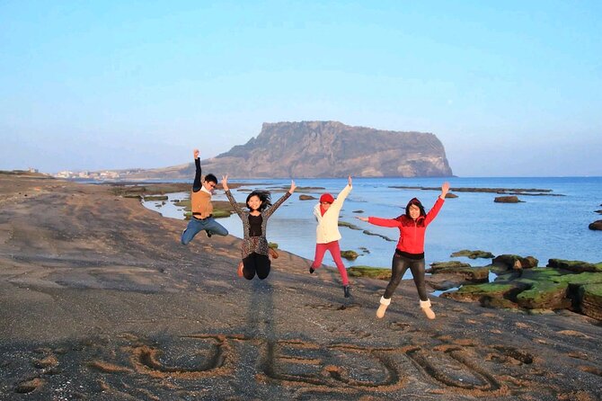 Private Tour in South and East in jeju island - Stop 5: Seongsan Ilchulbong Peak, crater views and the haenyeo show
