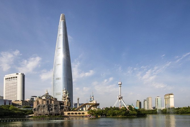 Private Tour to Lotte Tower, Aquarium and Lotte world Theme park - Lotte World Aquarium, five-ocean zones and a straightforward route