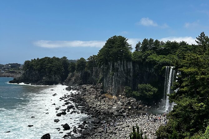 Seogwipo(the southern city of Jeju) Art Museum Walking Tour - Meeting 김찬 and getting a route that feels manageable