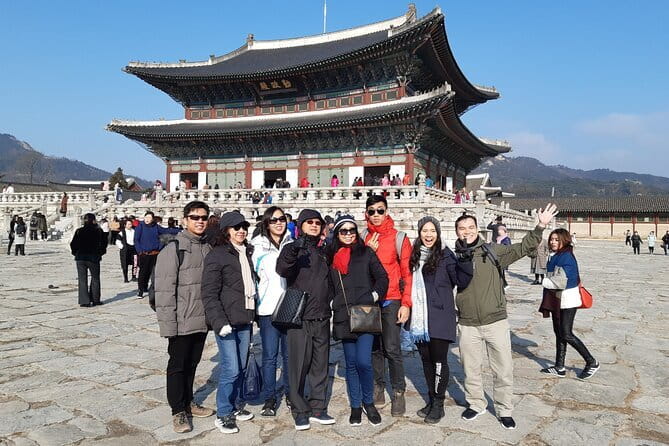 Seoraksan and Cherry Blossom Lake 1 day trip from Seoul - Group size, vehicle comfort, and what that means for your day
