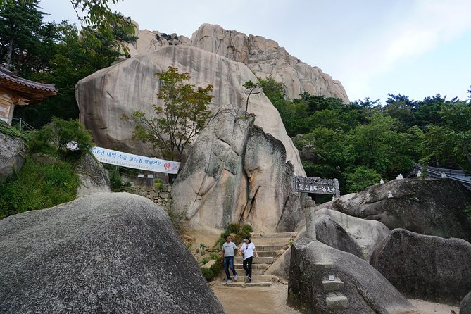 Seoraksan National Park Ulsanbawi Hiking from Seoul - Cable car and grotto water: the route’s “pause and smile” moments