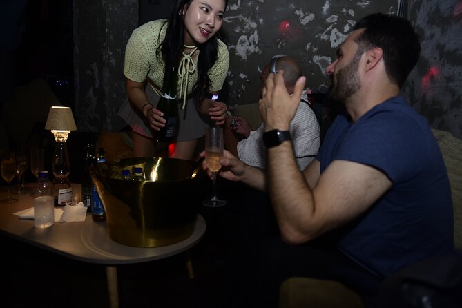 Seoul: Apgujeong Premium Pub Crawl with VIP Bottle Service - Dress code in Apgujeong, plus what to wear for stairs and standing