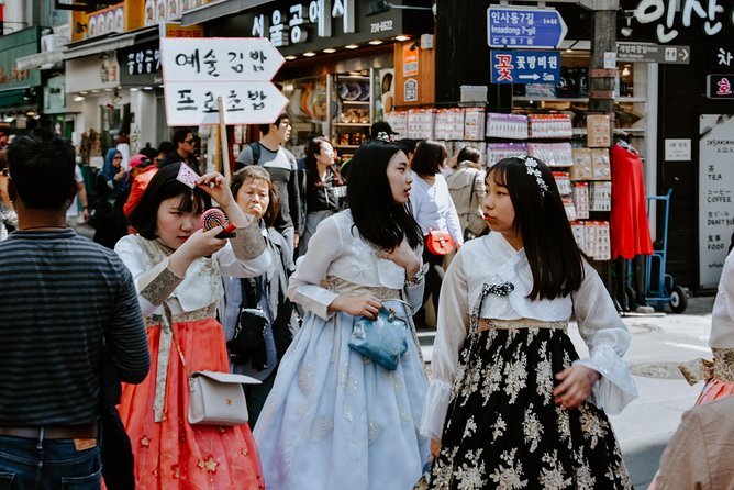 Seoul Art Tour with a Local Expert: 100% Personalized & Private - Pace, walking, and getting around like a local