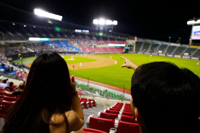 Seoul: Baseball Game Ticket with Dinner/Beer with the host - Meeting Your Host at Sports Complex Station, Then Getting Oriented