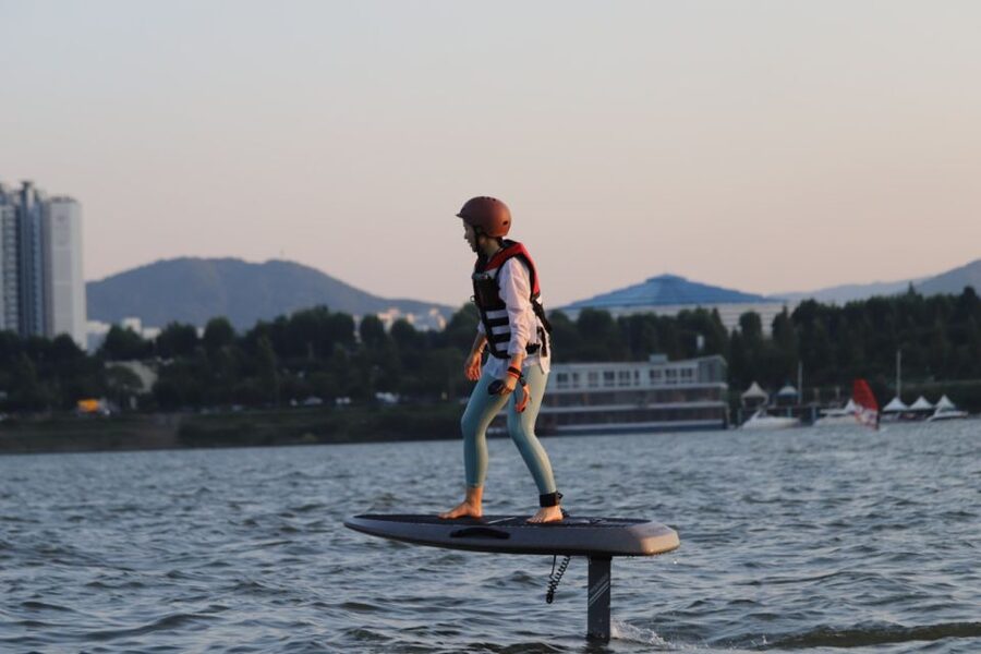 Seoul : Efoil Experience in Han River - Why e-foiling here works so well near Ttukseom Hangang Park