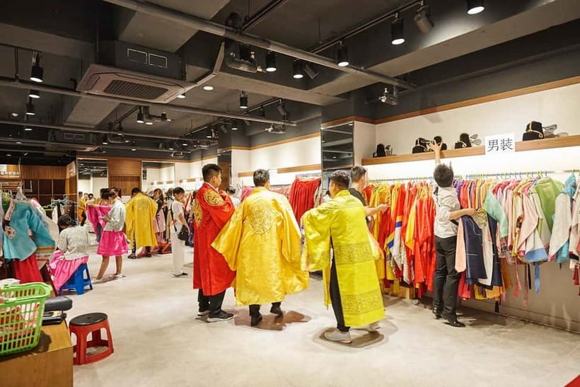 Seoul: Eobi+Nami+Hanbok(+RailBike or Strawberry Options)Tour - Options that change who the tour is best for