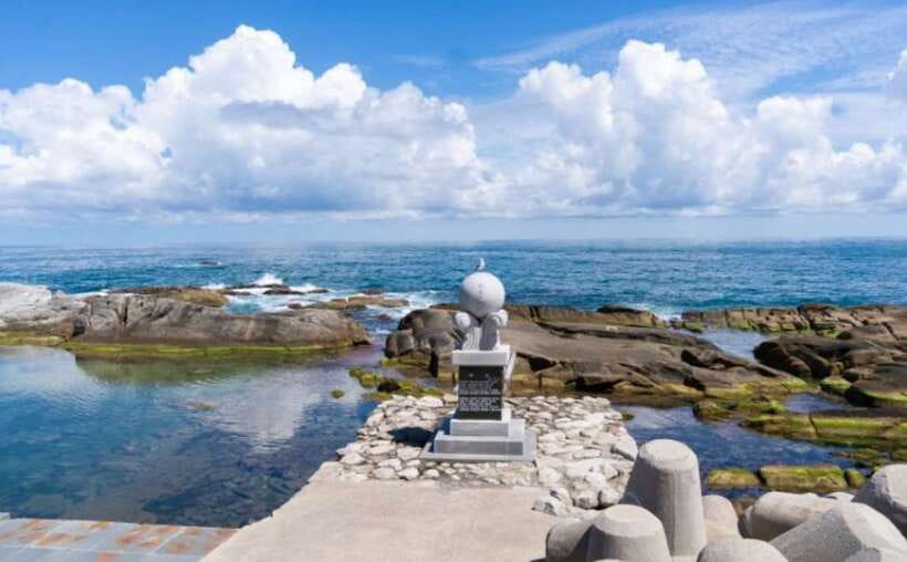 Seoul: Gangneung BTS K-Pop & K-Drama Filming Locations Tour - Anmok Beach and the Coffee Street Feeling