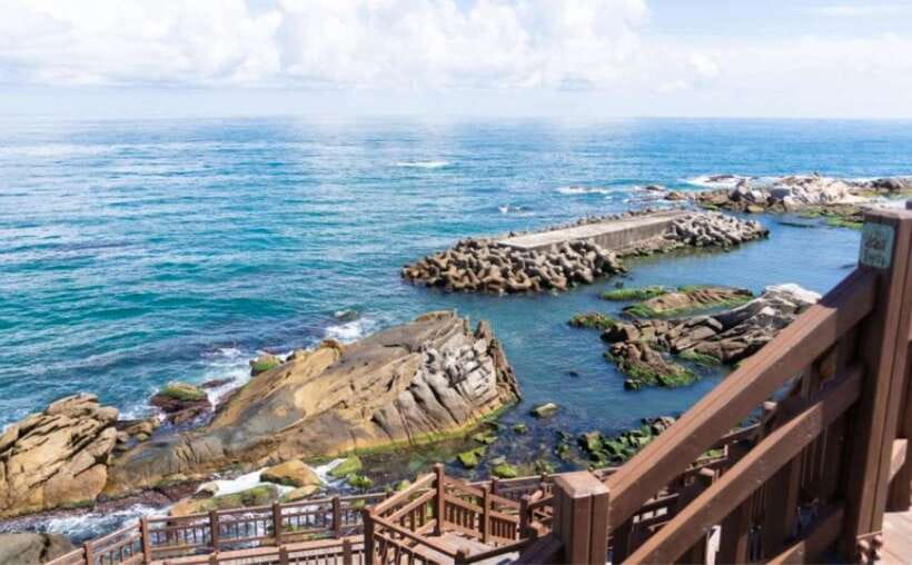Seoul: Gangneung BTS K-Pop & K-Drama Filming Locations Tour - Jumunjin Haesuyokjang and the Goblin Filming Area