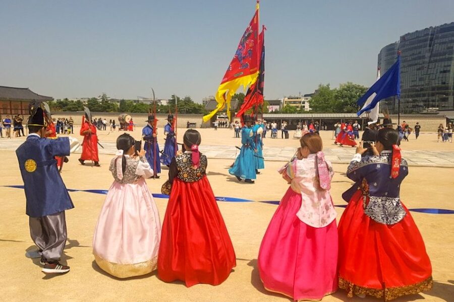 Seoul: Gyeongbok Palace and Bukchon Hanok Walking Tour - City Hall Station Exit 6 to Palace Day One Ease