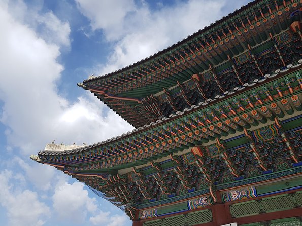 Seoul: Gyeongbok Palace, Bukchon Village, and Gwangjang Tour - Pace, pickup timing, and what to pack for rain or shine