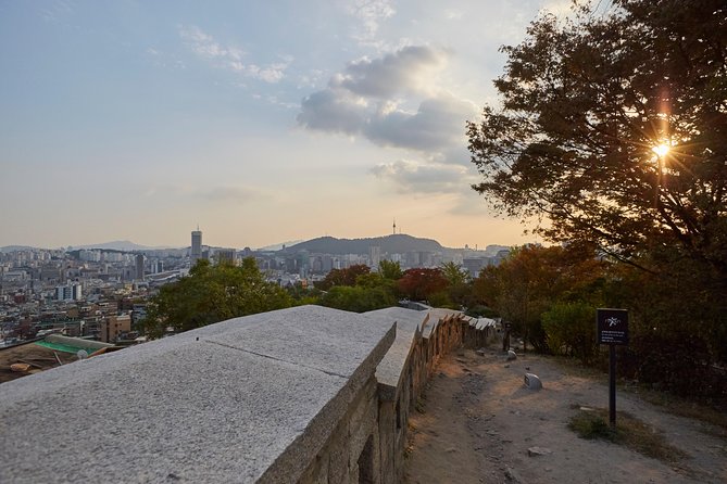 Seoul: Gyeongbok Palace, Bukchon Village, and Gwangjang Tour - Gwangjang Market Finish: Food Choices That Feel Like Seoul