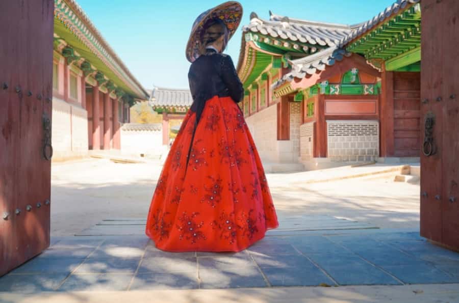 Seoul: Gyeongbokgung / Hanok Village / N Seoul Tower - Bukchon Hanok Village: Old Streets, Real Neighborhood Feel