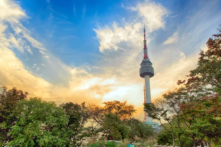 Seoul: Gyeongbokgung / Hanok Village / N Seoul Tower - Gyeongbokgung Palace in Hanbok: The Moment Seoul Feels Like a Movie