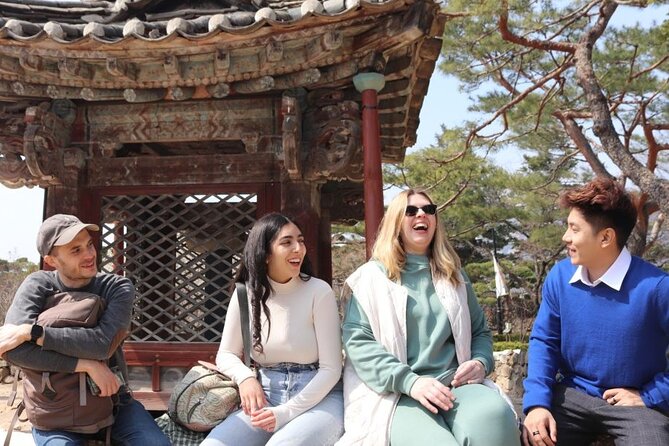 Seoul Half Day Tour with a Local: 100% Personalized & Private - Gyeongbokgung Palace: Joseon Dynasty grandeur on your feet