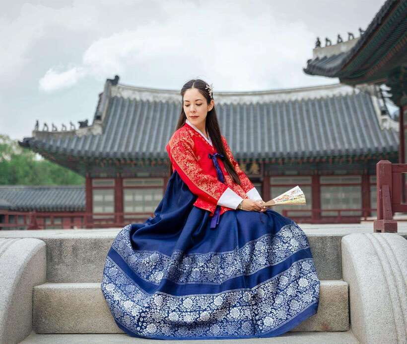 Seoul: Hanbok Rental with Gyeongbokgung Palace Entry - Where you pick up your hanbok, right by Gyeongbokgung Station